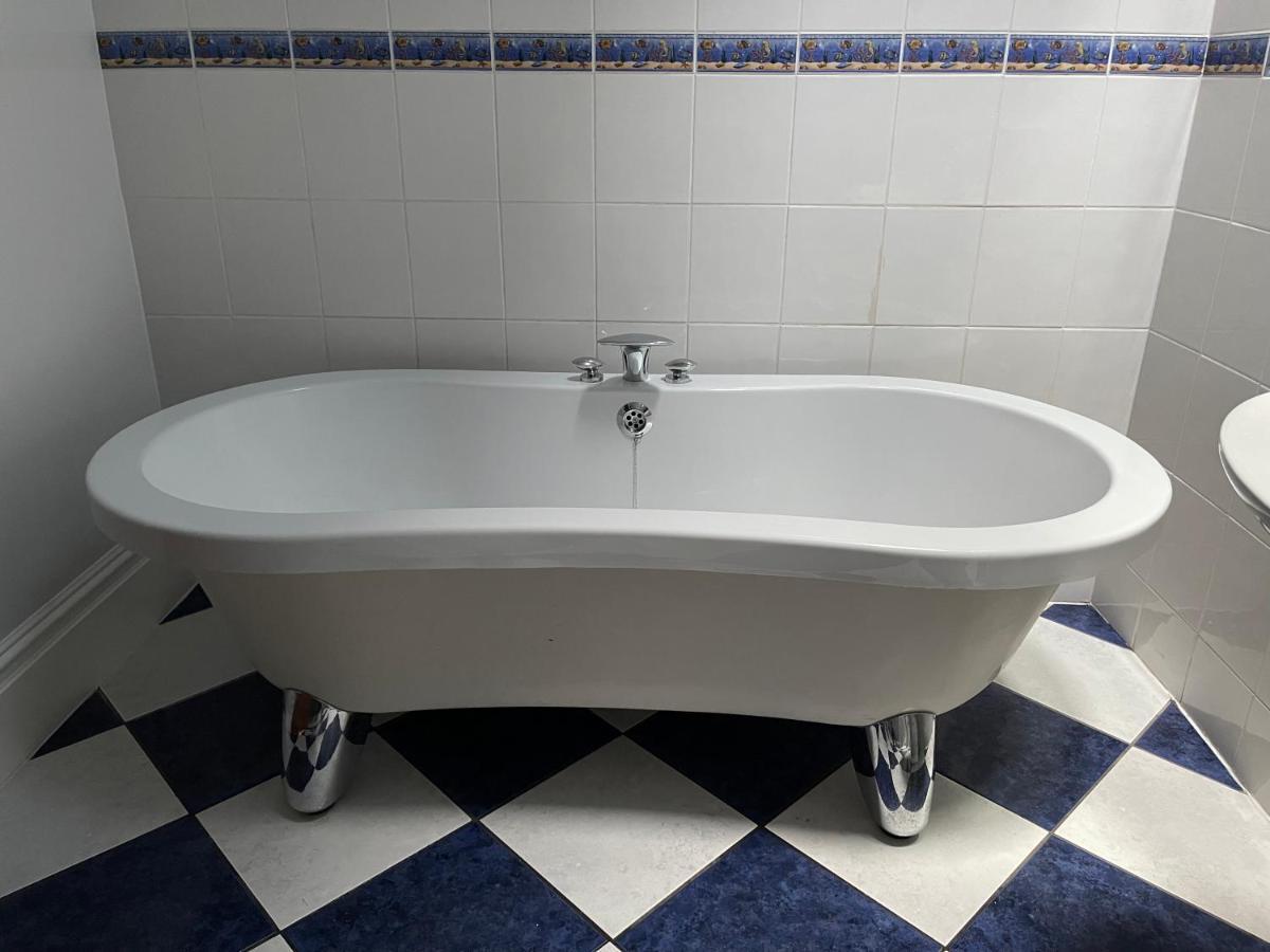 Ballinderry Station Cottage - Luxury Stay. Лисберн Экстерьер фото
